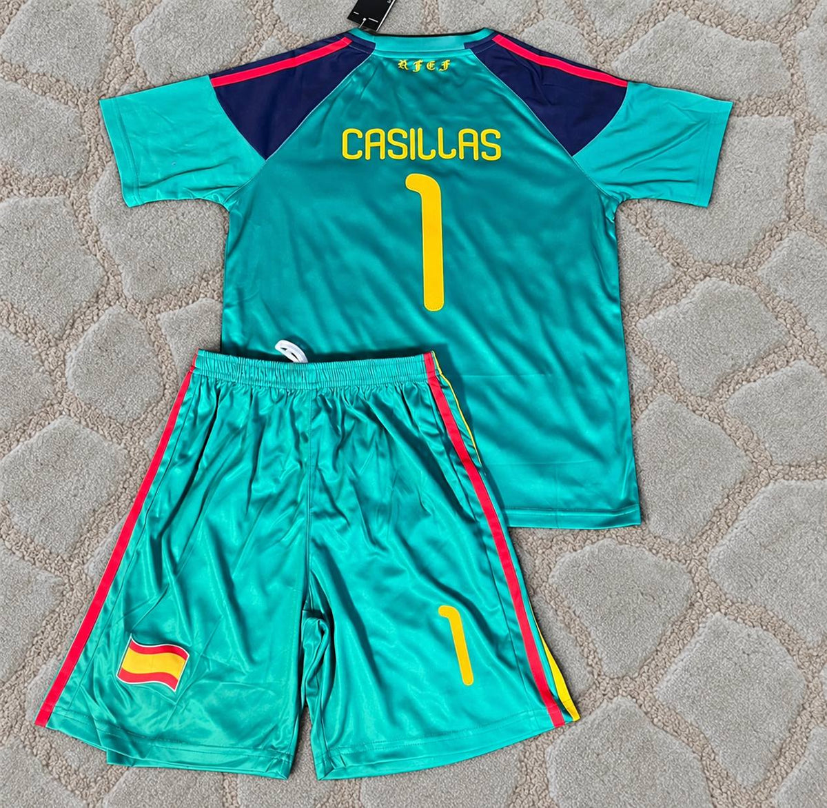 Iker Casillas #1 Spain 2010 World Cup Final Retro Kids Football Jersey Kit Trikot Maillot Maglia