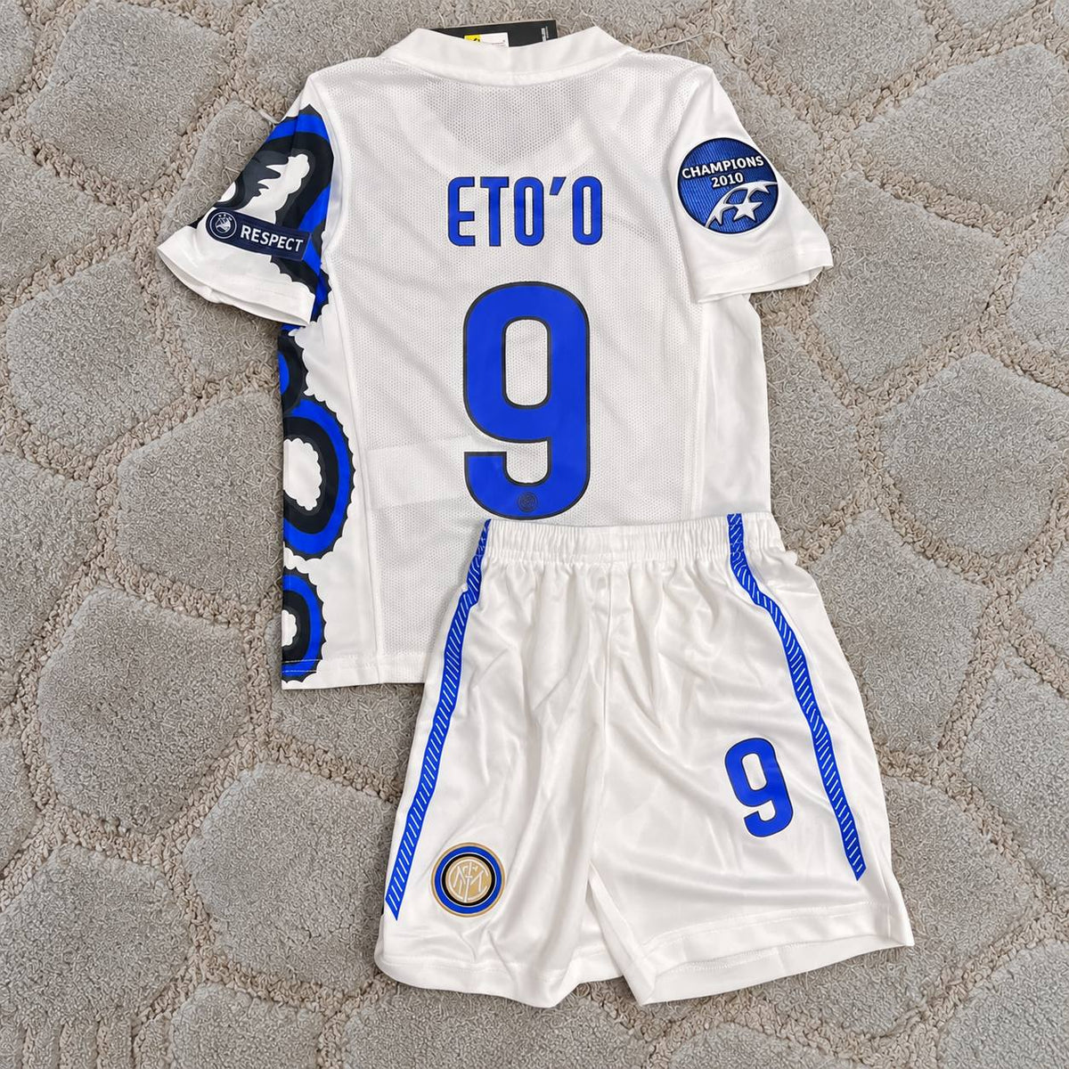 Samuel Eto’o #9 Inter 2010 2011 White Dragon Retro Kids Football Jersey Kit Trikot Maillot Maglia Soccer Shirt