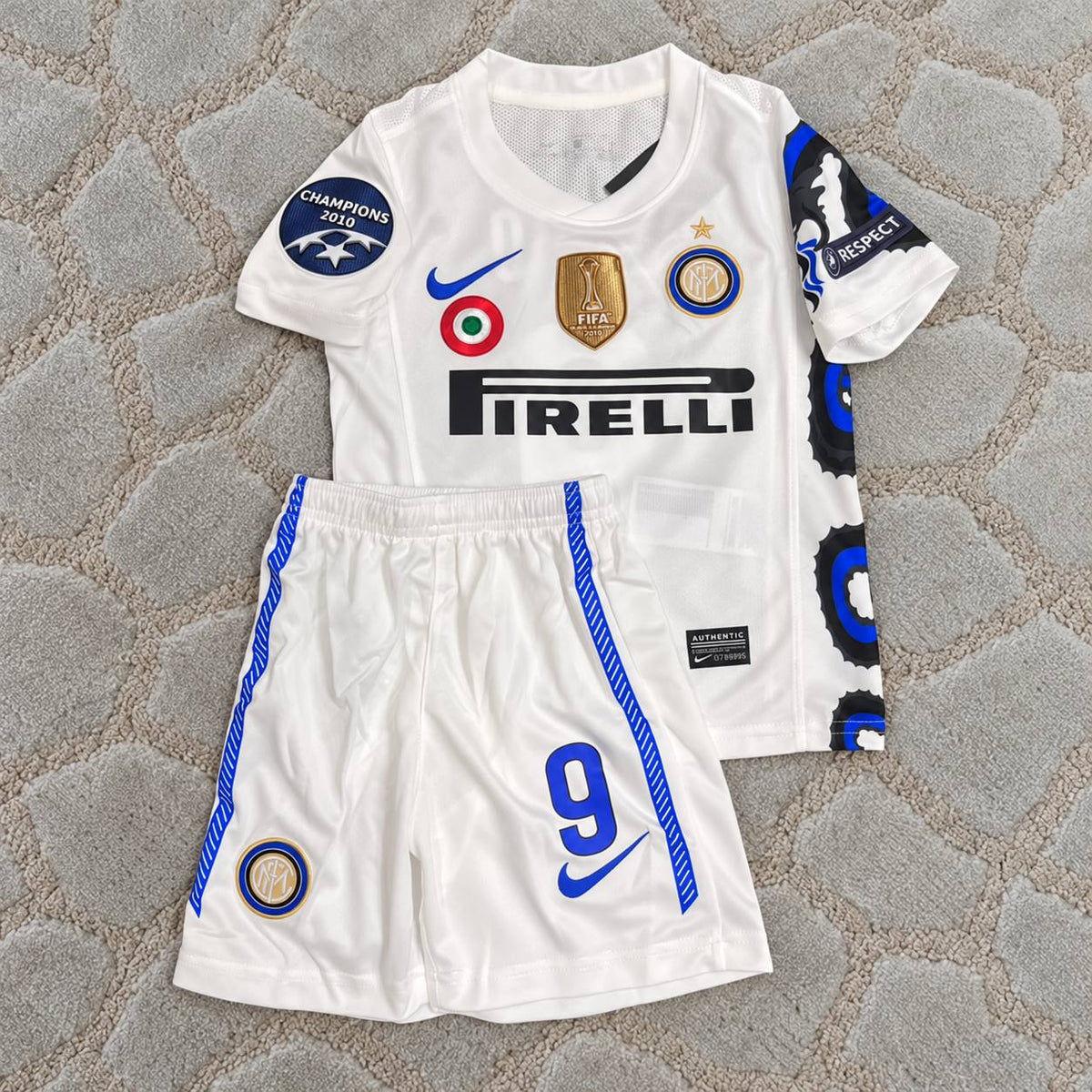 Samuel Eto’o #9 Inter 2010 2011 White Dragon Retro Kids Football Jersey Kit Trikot Maillot Maglia Soccer Shirt