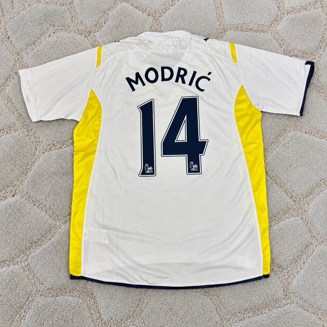 Luka Modrić #14 Tottenham 2009–2010 White Retro Football Jersey Kit