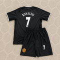 cristiano-ronaldo-manchester-united-2003-2005-black-retro-football-jersey-kit