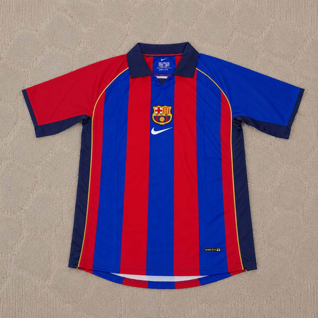 Patrick Kluivert 9 – Barcelona 2001/2002 Home Retro Kit Jersey Trikot Maillot Soccer Shirt
