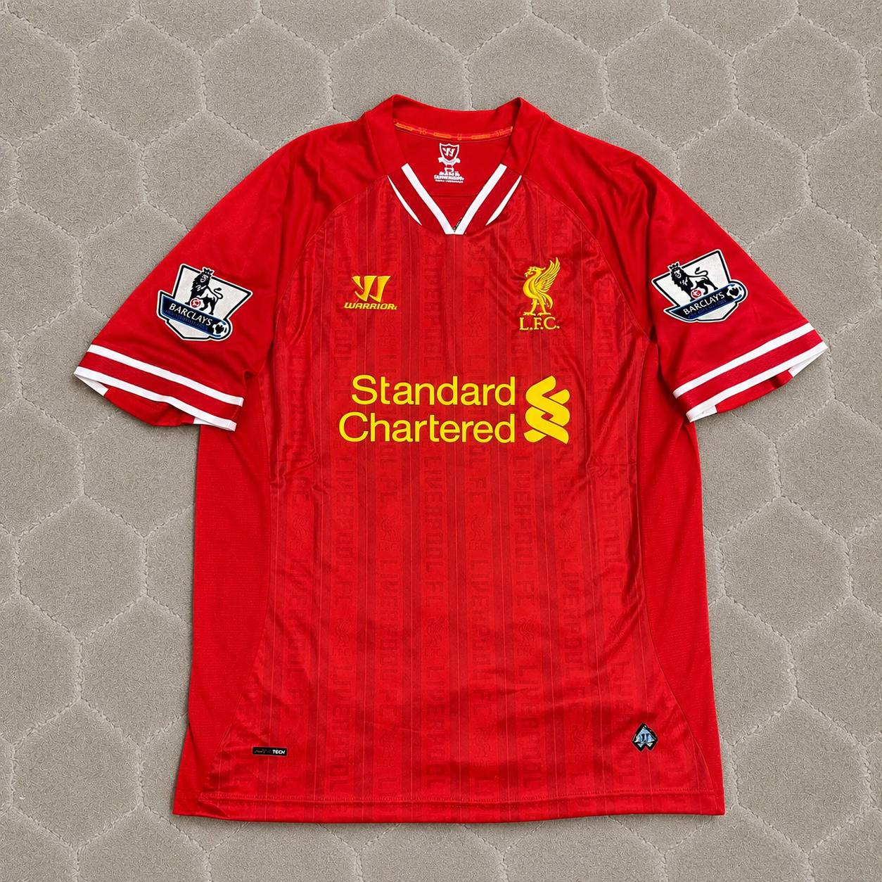 Luis Suárez Liverpool 2013-2014 Retro Red Football Jersey Kit