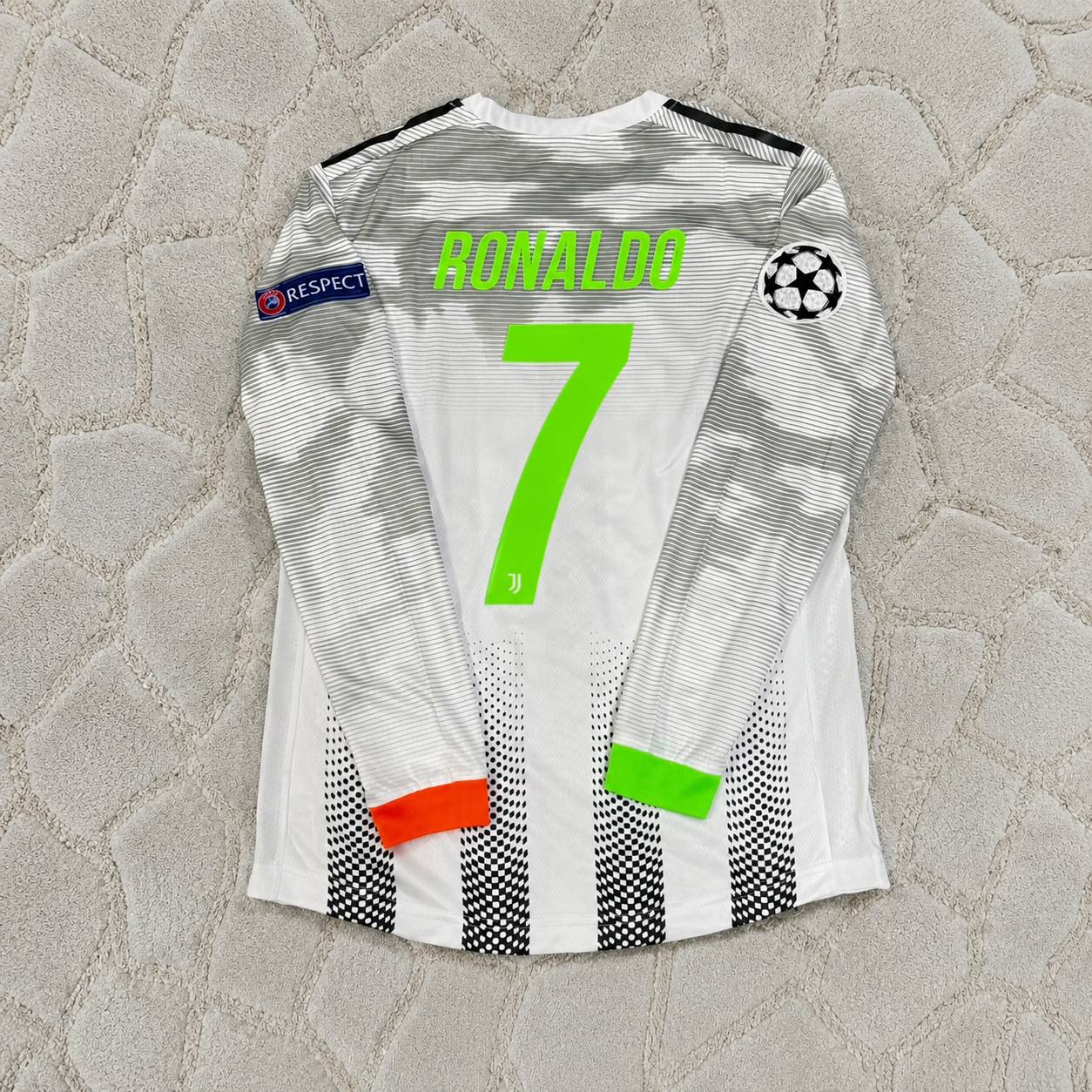 Cristiano Ronaldo #7 Juventus 2019-2020 Champions League Patch Long Sleeve Retro Football Jersey