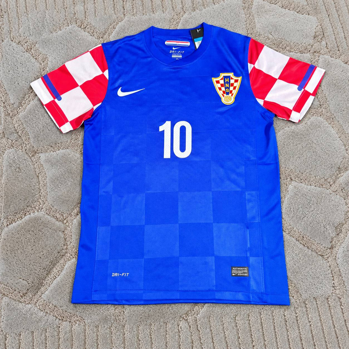 Luka Modric Croatia 2010-2012 Retro Football Shirt - Jersey Kit - Trikot Maillot