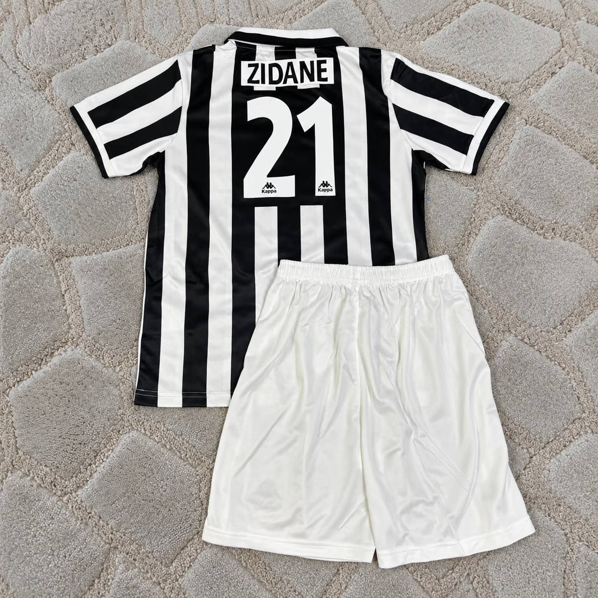 Zinedine Zidane #21 Juventus 1996 - 1997 Kids Retro Football Shirt - Jersey Kit - Trikot Maillot Magliaa