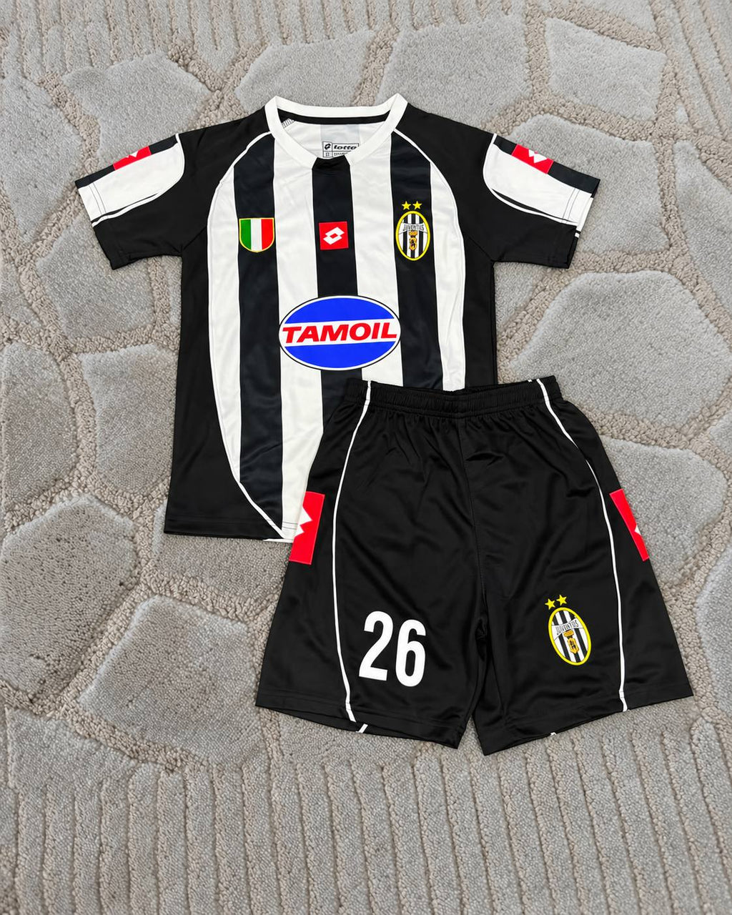Edgar Davids #26 Juventus 2002/2003 Kids Retro Football Shirt - jersey kit - Trikot Maillot