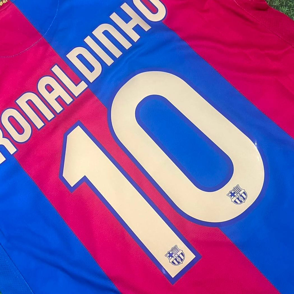 Ronaldinho Gaucho Barcelona 2006/2007 Home Retro Football Jersey
