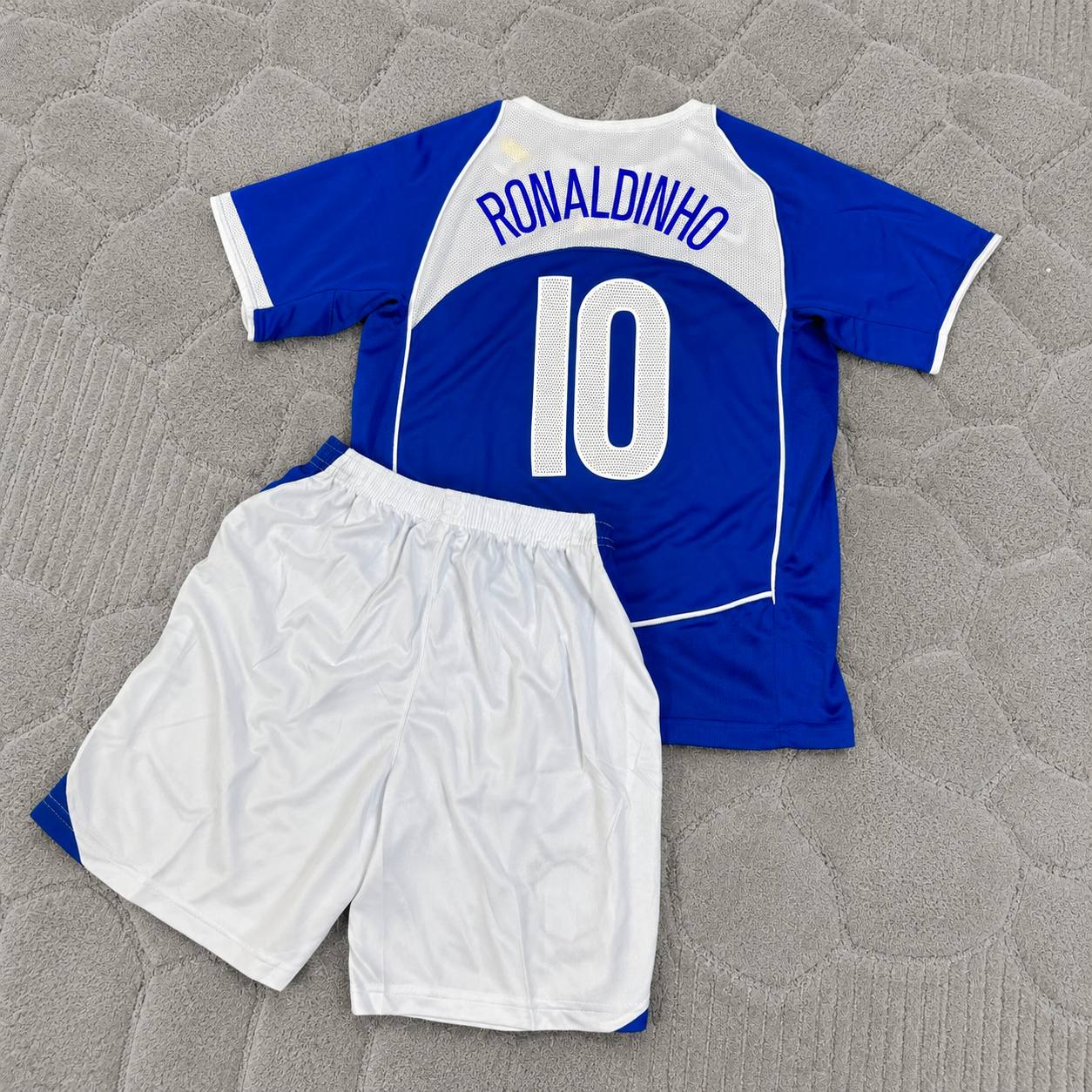 Ronaldinho #10 Brazil 2004 Blue Away Kids Kit Retro Football Jersey Kit