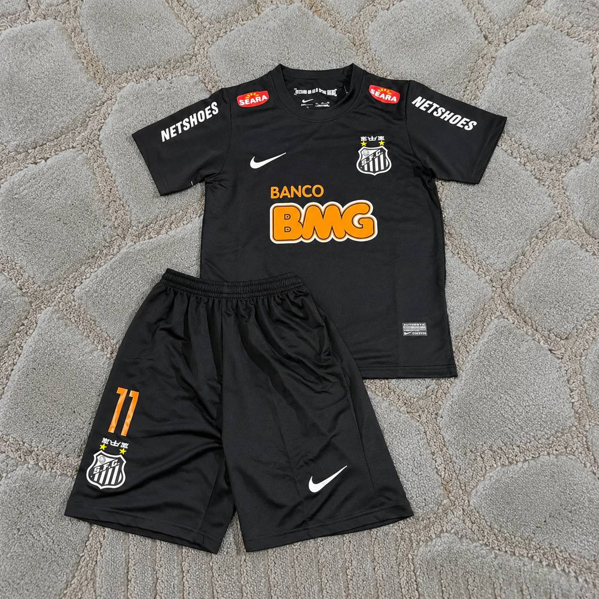 Neymar Jr #11 Santos Black Special Golden Font Kids Retro Football Shirt - Jersey Kit Trikot Maillot