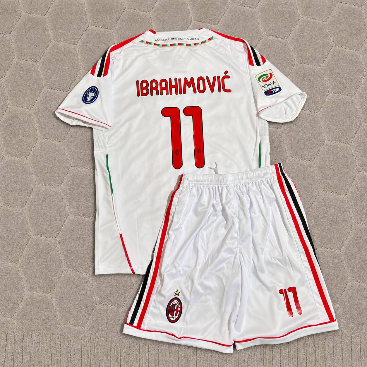 Zlatan Ibrahimović #11 Milan 2011-2012 White KIDS Away Retro Football Jersey