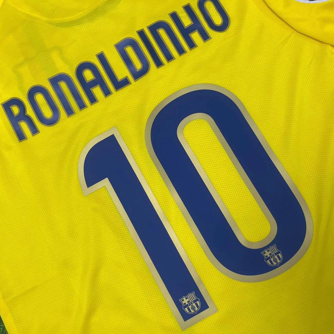 Ronaldinho Gaucho Barcelona 2008-2009 Yellow Long Sleeve Retro Football Jersey Trikot