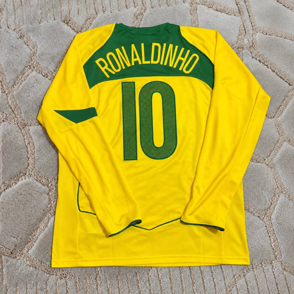 Ronaldinho Brazil 2004–2006 Home Yellow Long Sleeve Retro Football Jersey Trikot Maillot
