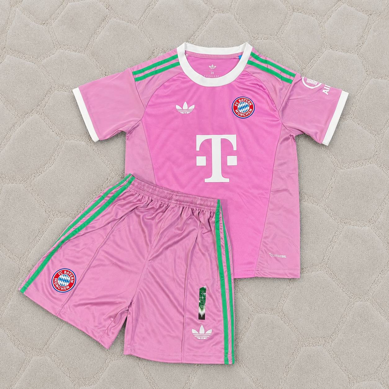 Manuel Neuer Bayern Munich Pink Goalkeeper Football Jersey Kit