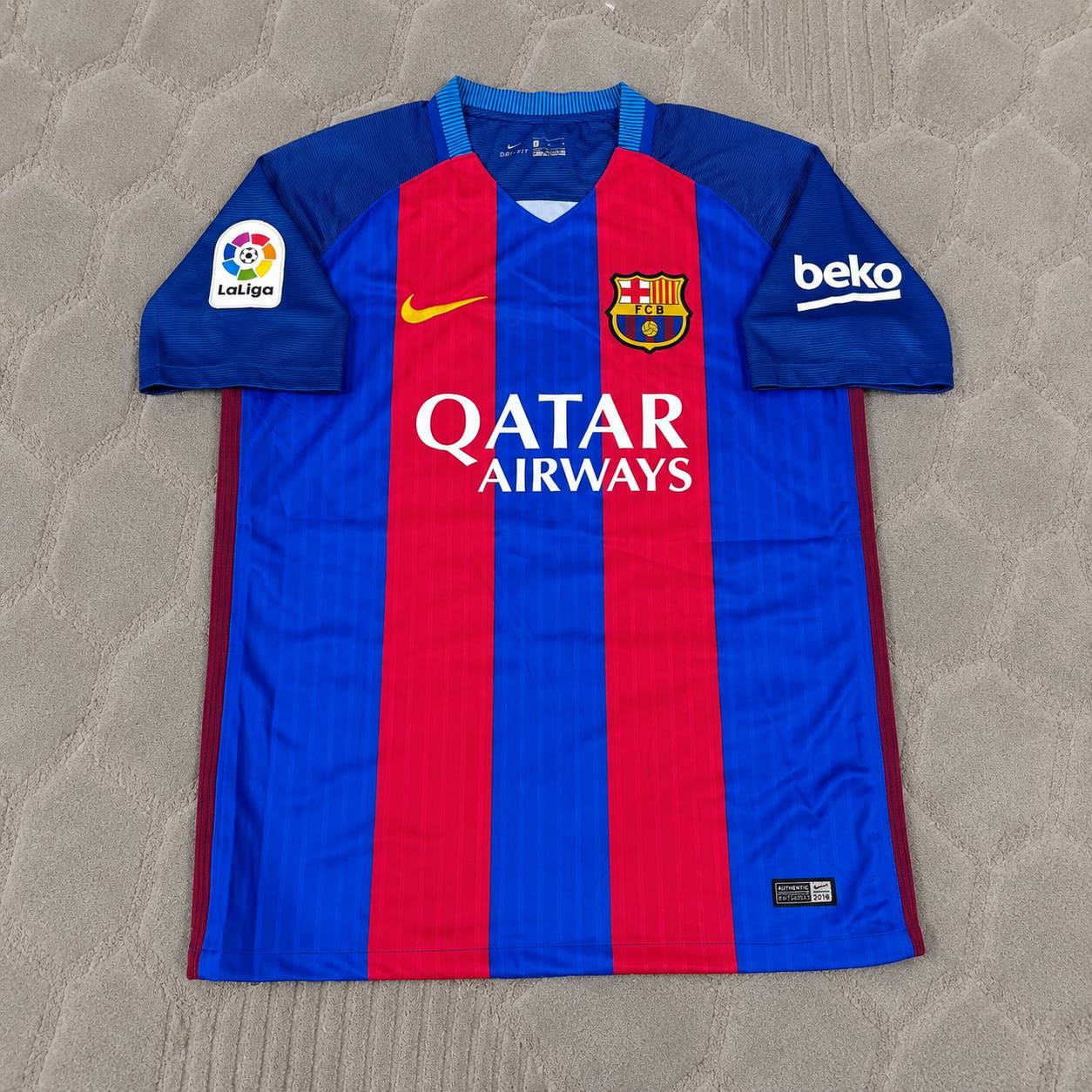 Sergio Busquets #5 FC Barcelona 2016-2017 Home Retro Football Jersey