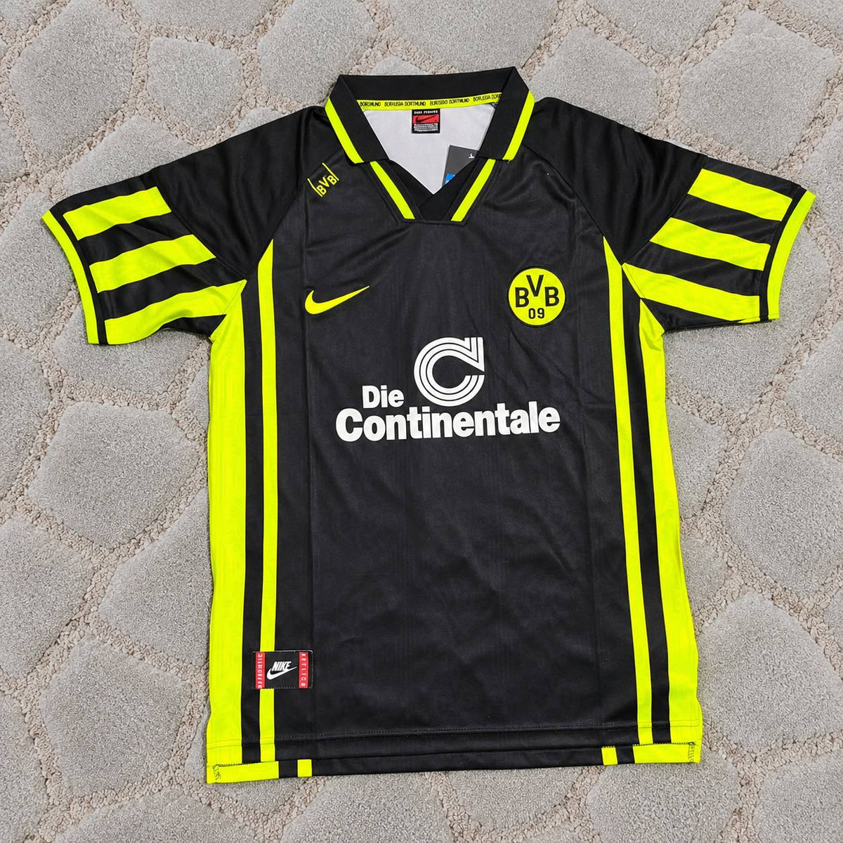 Stephane Chapuisat Dortmund 1996/1997 Season Away Black Yellow Retro Football Jersey Trikot