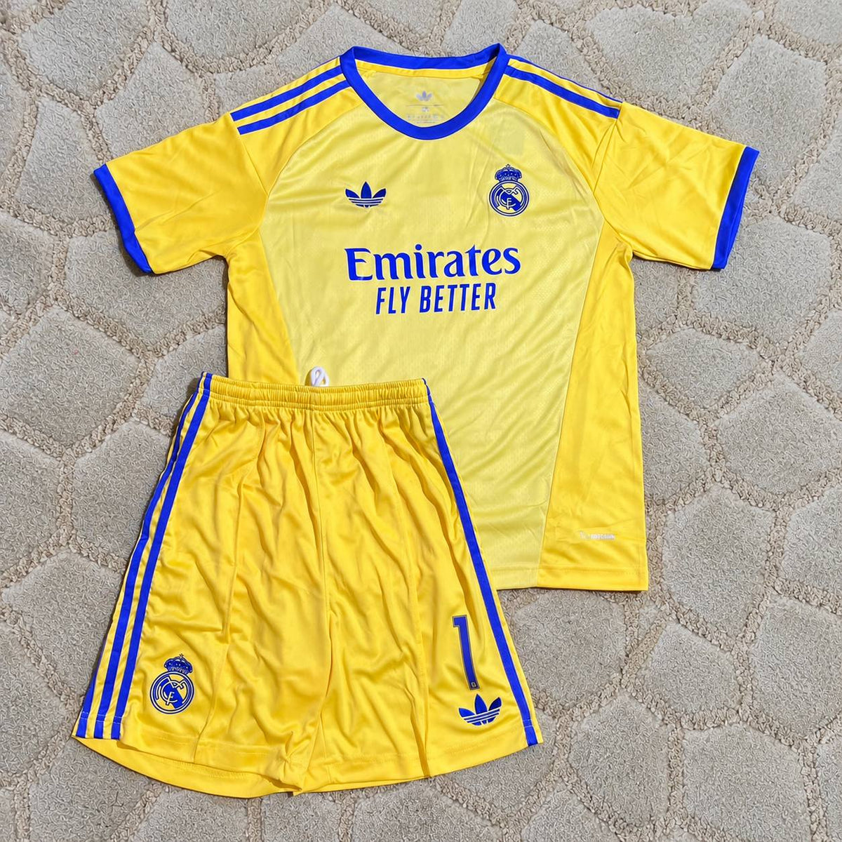 Tibo Courtois Real Madrid New Season Goalkeeper Yellow Kids Football Shirt Jersey Kit Trikot Maillot Magliaa