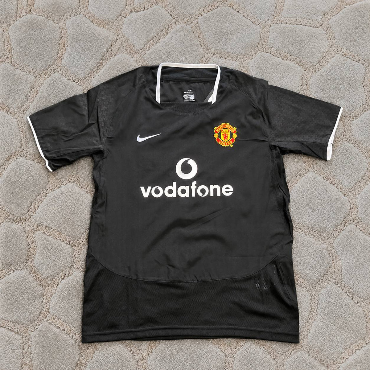 cristiano-ronaldo-manchester-united-2003-2005-black-retro-football-jersey-kit